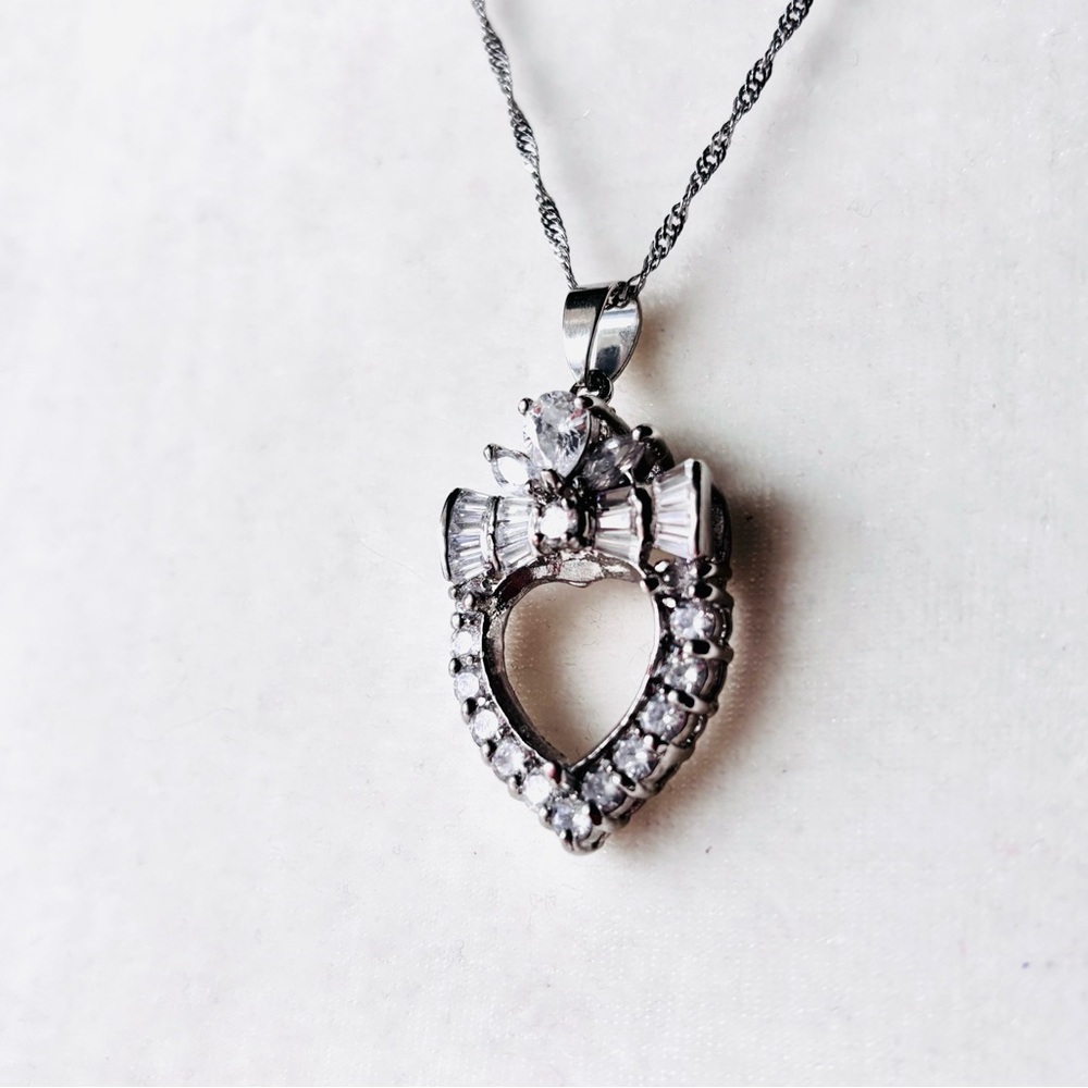 Vintage 18K White Gold Plated Stainless Steel Heart Pendant CZ Necklace Chain